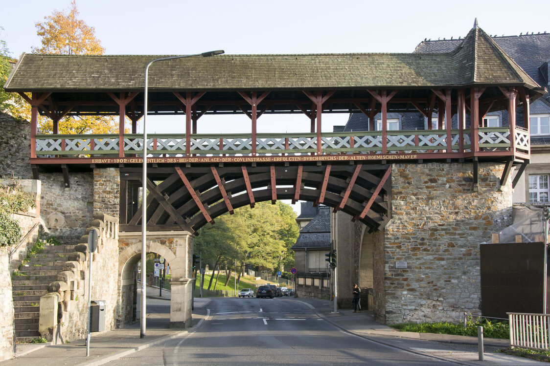 Heidenmauer mit Römertor in Wiesbaden